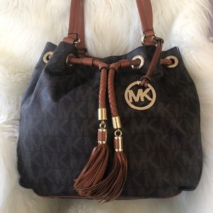 🌟Michael Kors signature handbag